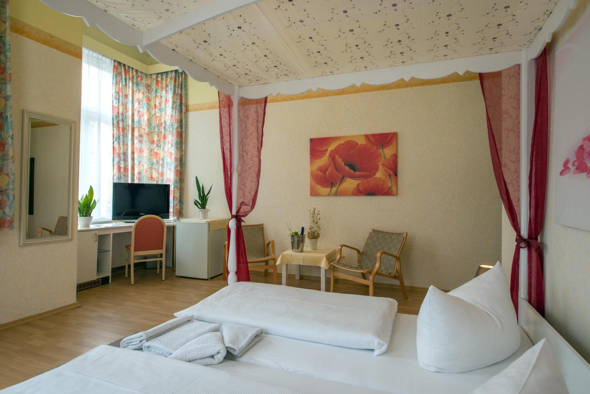 Hotel Knoepel Wismar Exterior photo
